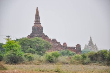 Myanmar 'da binlerce pagoda vadisi var. Tapınakları ve tapınakları olan eski bir dini Pagan şehri..