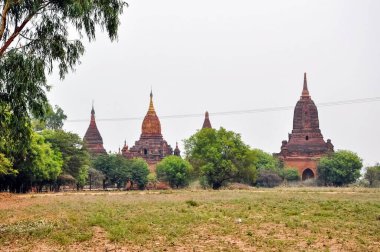 Myanmar 'da binlerce pagoda vadisi var. Tapınakları ve tapınakları olan eski bir dini Pagan şehri..