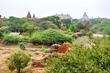 Myanmar 'da binlerce pagoda vadisi var. Tapınakları ve tapınakları olan eski bir dini Pagan şehri..