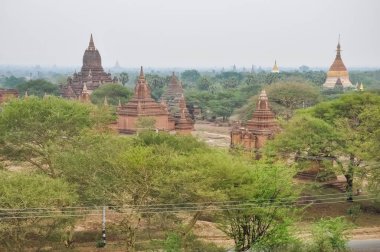 Myanmar 'da binlerce pagoda vadisi var. Tapınakları ve tapınakları olan eski bir dini Pagan şehri..