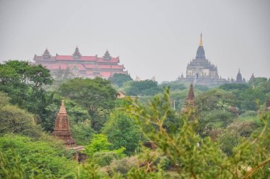 Myanmar 'da binlerce pagoda vadisi var. Tapınakları ve tapınakları olan eski bir dini Pagan şehri..