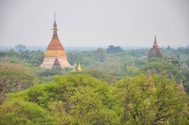 Myanmar 'da binlerce pagoda vadisi var. Tapınakları ve tapınakları olan eski bir dini Pagan şehri..