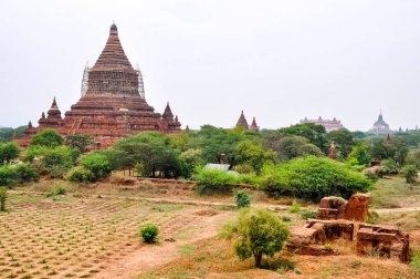 Myanmar 'da binlerce pagoda vadisi var. Tapınakları ve tapınakları olan eski bir dini Pagan şehri..
