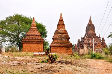 Myanmar 'da binlerce pagoda vadisi var. Tapınakları ve tapınakları olan eski bir dini Pagan şehri..