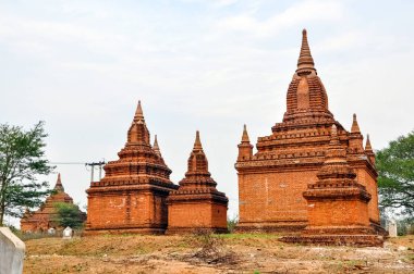 Myanmar 'da binlerce pagoda vadisi var. Tapınakları ve tapınakları olan eski bir dini Pagan şehri..