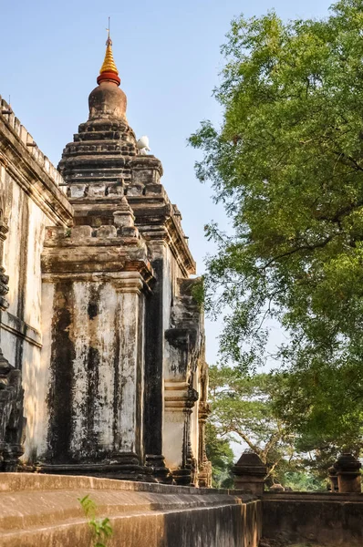 Myanmar 'da binlerce pagoda vadisi var. Tapınakları ve tapınakları olan eski bir dini Pagan şehri..