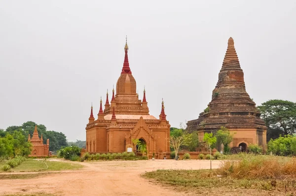 Myanmar 'da binlerce pagoda vadisi var. Tapınakları ve tapınakları olan eski bir dini Pagan şehri..