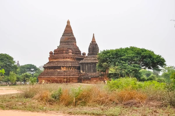 Myanmar 'da binlerce pagoda vadisi var. Tapınakları ve tapınakları olan eski bir dini Pagan şehri..