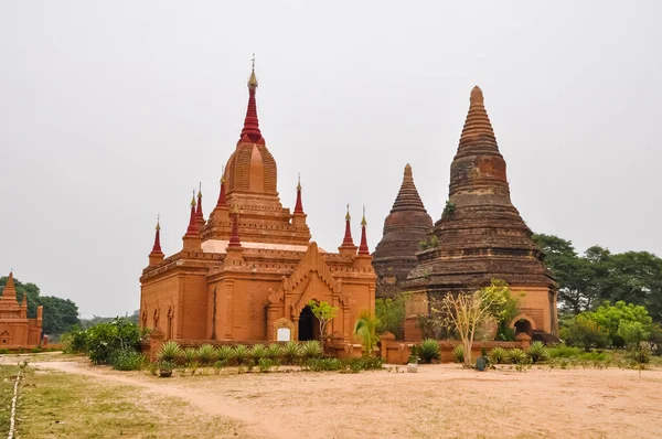 Myanmar 'da binlerce pagoda vadisi var. Tapınakları ve tapınakları olan eski bir dini Pagan şehri..