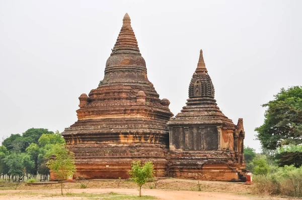 Myanmar 'da binlerce pagoda vadisi var. Tapınakları ve tapınakları olan eski bir dini Pagan şehri..
