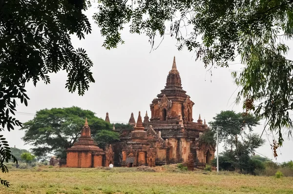 Myanmar 'da binlerce pagoda vadisi var. Tapınakları ve tapınakları olan eski bir dini Pagan şehri..