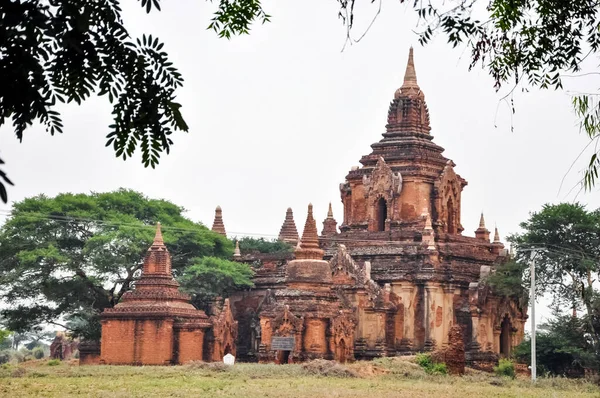 Myanmar 'da binlerce pagoda vadisi var. Tapınakları ve tapınakları olan eski bir dini Pagan şehri..