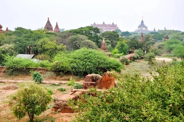 Myanmar 'da binlerce pagoda vadisi var. Tapınakları ve tapınakları olan eski bir dini Pagan şehri..