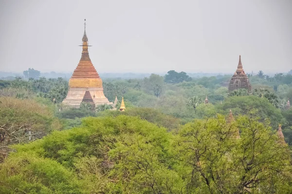 Myanmar 'da binlerce pagoda vadisi var. Tapınakları ve tapınakları olan eski bir dini Pagan şehri..