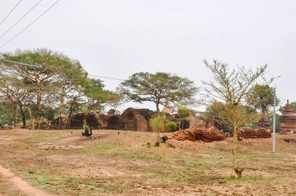 Myanmar 'da binlerce pagoda vadisi var. Tapınakları ve tapınakları olan eski bir dini Pagan şehri..