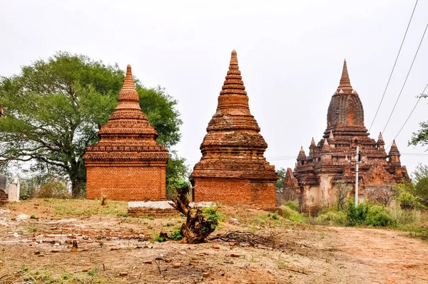 Myanmar 'da binlerce pagoda vadisi var. Tapınakları ve tapınakları olan eski bir dini Pagan şehri..
