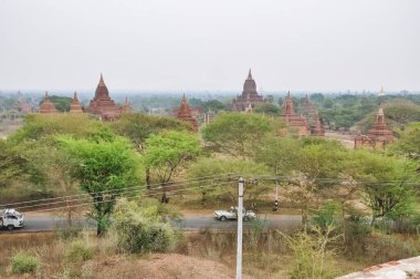 Myanmar 'da binlerce pagoda vadisi var. Tapınakları ve tapınakları olan eski bir dini Pagan şehri..