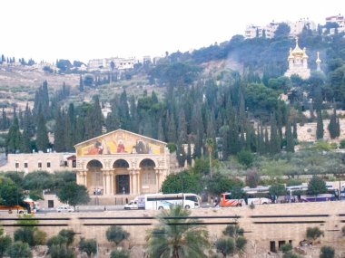 Jerusalem, İsrail - 23 Mayıs 2013: Kudüs şehri, şehir ve İsrail, dini semboller ve Binalar şehrin sokaklarında.