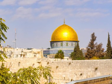 Jerusalem, İsrail - 23 Mayıs 2013: Kudüs şehri, şehir ve İsrail, dini semboller ve Binalar şehrin sokaklarında.