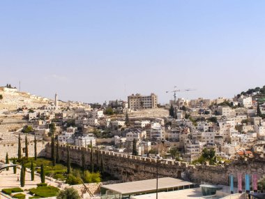 Jerusalem, İsrail - 23 Mayıs 2013: Kudüs şehri, şehir ve İsrail, dini semboller ve Binalar şehrin sokaklarında.