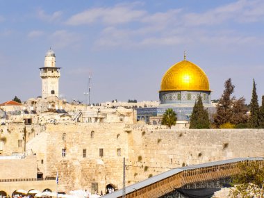 Jerusalem, İsrail - 23 Mayıs 2013: Kudüs şehri, şehir ve İsrail, dini semboller ve Binalar şehrin sokaklarında.