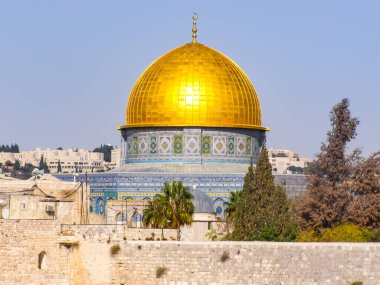 Jerusalem, İsrail - 23 Mayıs 2013: Kudüs şehri, şehir ve İsrail, dini semboller ve Binalar şehrin sokaklarında.