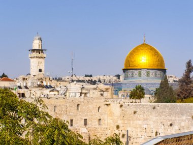 Jerusalem, İsrail - 23 Mayıs 2013: Kudüs şehri, şehir ve İsrail, dini semboller ve Binalar şehrin sokaklarında.