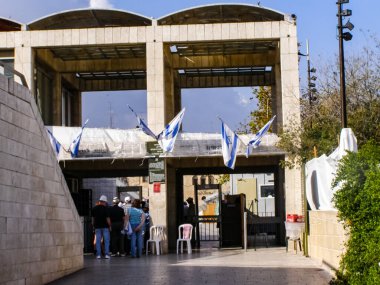 Jerusalem, İsrail - 23 Mayıs 2013: Kudüs şehri, şehir ve İsrail, dini semboller ve Binalar şehrin sokaklarında.