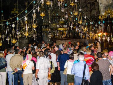 Jerusalem, İsrail - 23 Mayıs 2013: Kudüs şehri, Hıristiyan kiliseler içleri. İç binalar, freskler ve dekoratif öğeler.