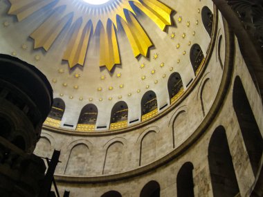 Jerusalem, İsrail - 23 Mayıs 2013: Kudüs şehri, Hıristiyan kiliseler içleri. İç binalar, freskler ve dekoratif öğeler.