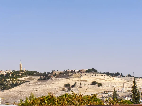 Jerusalem, İsrail - 23 Mayıs 2013: Kudüs şehri, şehir ve İsrail, dini semboller ve Binalar şehrin sokaklarında.