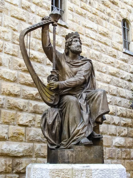 Jerusalem, İsrail - 23 Mayıs 2013: Kudüs şehri, şehir ve İsrail, dini semboller ve Binalar şehrin sokaklarında.