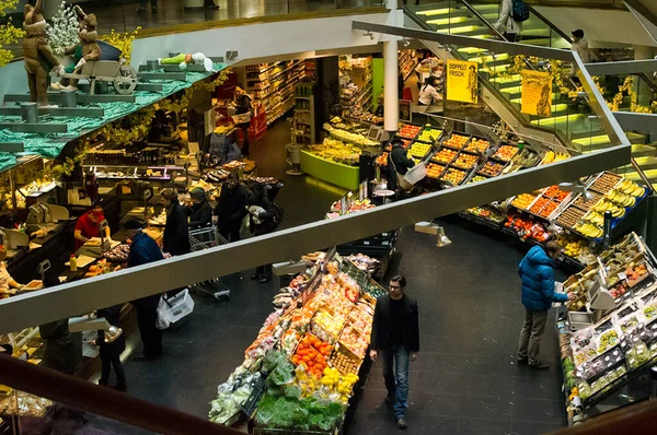 奥地利维也纳 2014年1月20日 商店和商店中的商场和货架 — 图库照片