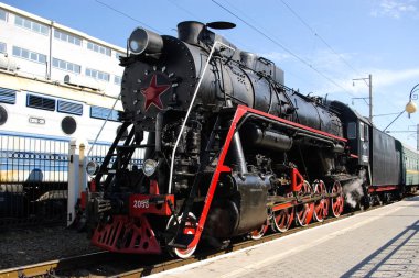 Novosibirsk, Rusya - 20 Temmuz 2018: Vintage buharlı lokomotif. Açık Hava Müzesi. lokomotif veya motor tren güdü güç sağlayan bir demiryolu taşıma aracı olduğunu.