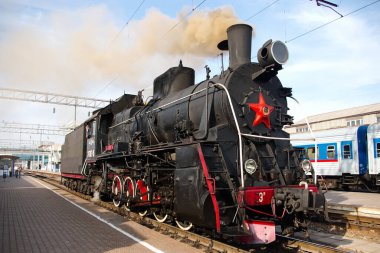 Novosibirsk, Rusya - 20 Temmuz 2018: Vintage buharlı lokomotif. Açık Hava Müzesi. lokomotif veya motor tren güdü güç sağlayan bir demiryolu taşıma aracı olduğunu.