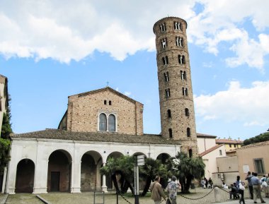 Ravenna, İtalya - 29 Temmuz 2016: Ravenna şehir manzaraları, sokaklar ve Binalar Ravenna City