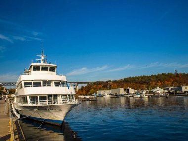 Gürcüce Bay Lake Huron, Amerika Birleşik Devletleri - 20 Ekim 2018: sonbahar peyzaj göl Huron, yuvasından kıyı kenti üzerinde.