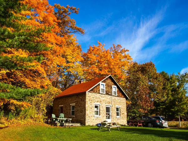 Gürcüce Bay Lake Huron, Amerika Birleşik Devletleri - 20 Ekim 2018: sonbahar peyzaj göl Huron, yuvasından kıyı kenti üzerinde.