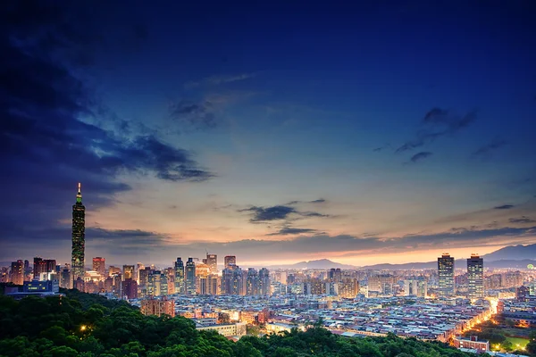 Taipei 101 é uma torre inclui finanças — Fotografia de Stock