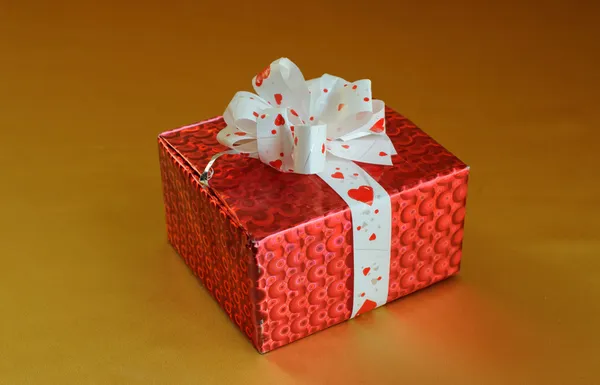 Red Gift box with white ribbon — Stock Photo, Image