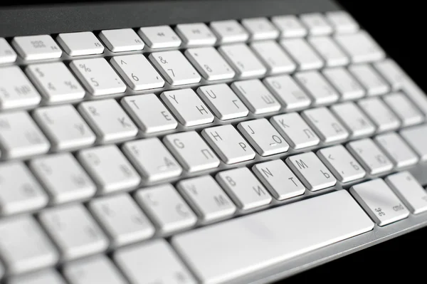 Fechar de um teclado de alumínio moderno — Fotografia de Stock
