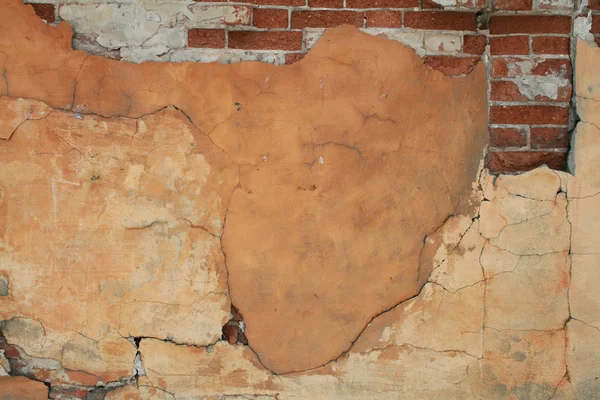 Kloof op oude bakstenen muur — Stockfoto