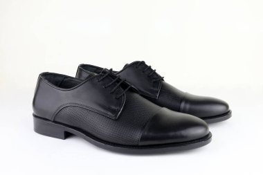 izole beyaz zemin üzerine siyah deri Erkek Ayakkabı