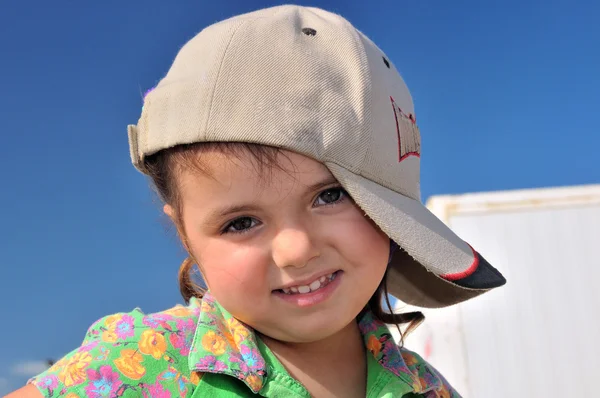 Portret dziewczynki w czapkę z daszkiem — Zdjęcie stockowe
