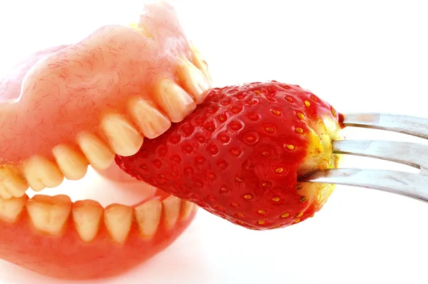 歯のイチゴ — ストック写真