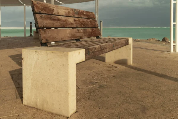 Wooden Bench Marble Sides Stands Canopy Shores Dead Sea — стоковое фото