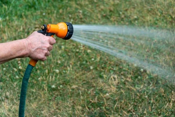 Watering Grass Soft Water Hose Sprinkler — ストック写真