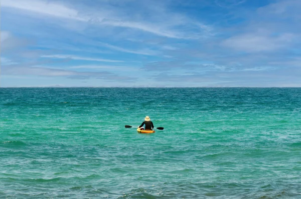 Guy Sailed Kayak Open Sea Sits Kayak Enjoying Scenery — Stockfoto