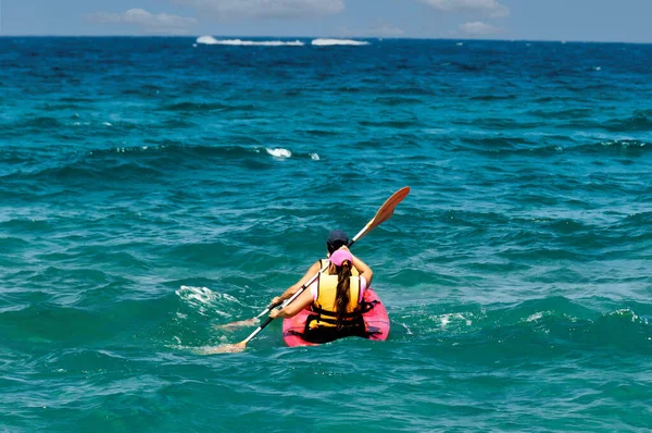 Guy Girl Row Together Oars Swim Kayak Open Sea — Zdjęcie stockowe
