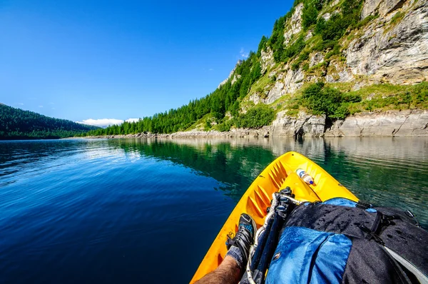 Lago di montagna da kayak Immagine Stock